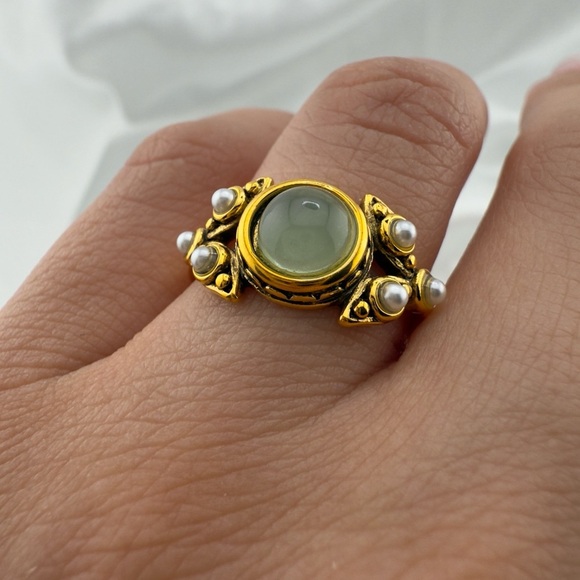 Anthropologie Jewelry - Vintage Gold color green rhinestone and Pearl adjustable Ring